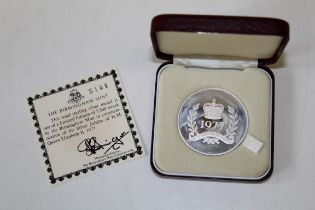 1977 Solid silver medallion  commemorative of Queen Elizabeth silver jubilee 1977 produced by the