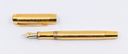 A Parker Duofold gold plated Accession fountain pen with 18K 750 nib, stamped, the cover with