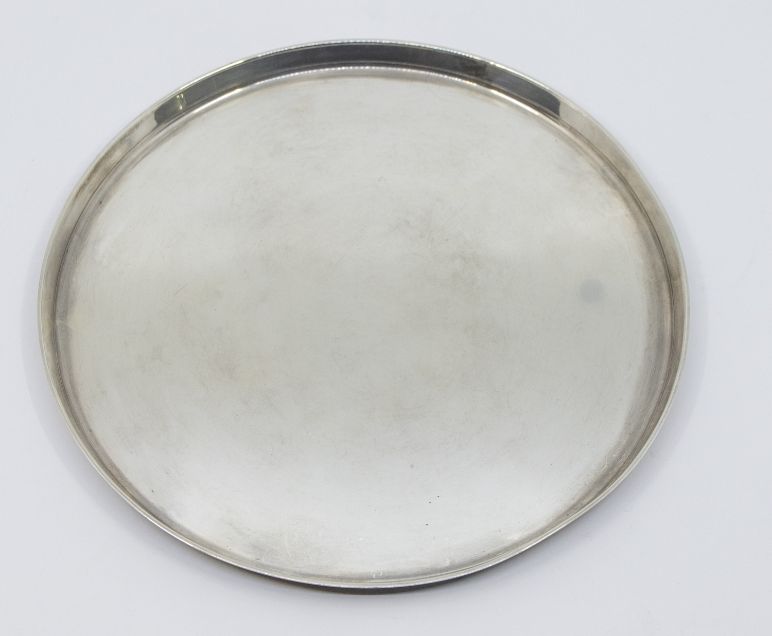 A George VI silver plain circular tray, hallmarked by Roberts & Breading, Sheffield, 1944, stamped