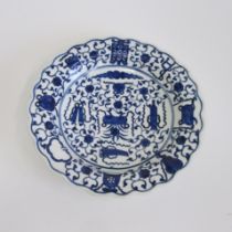 A Worcester dessert plate, of lobed circular shape and painted in blue with the 'Hundred Antiques'
