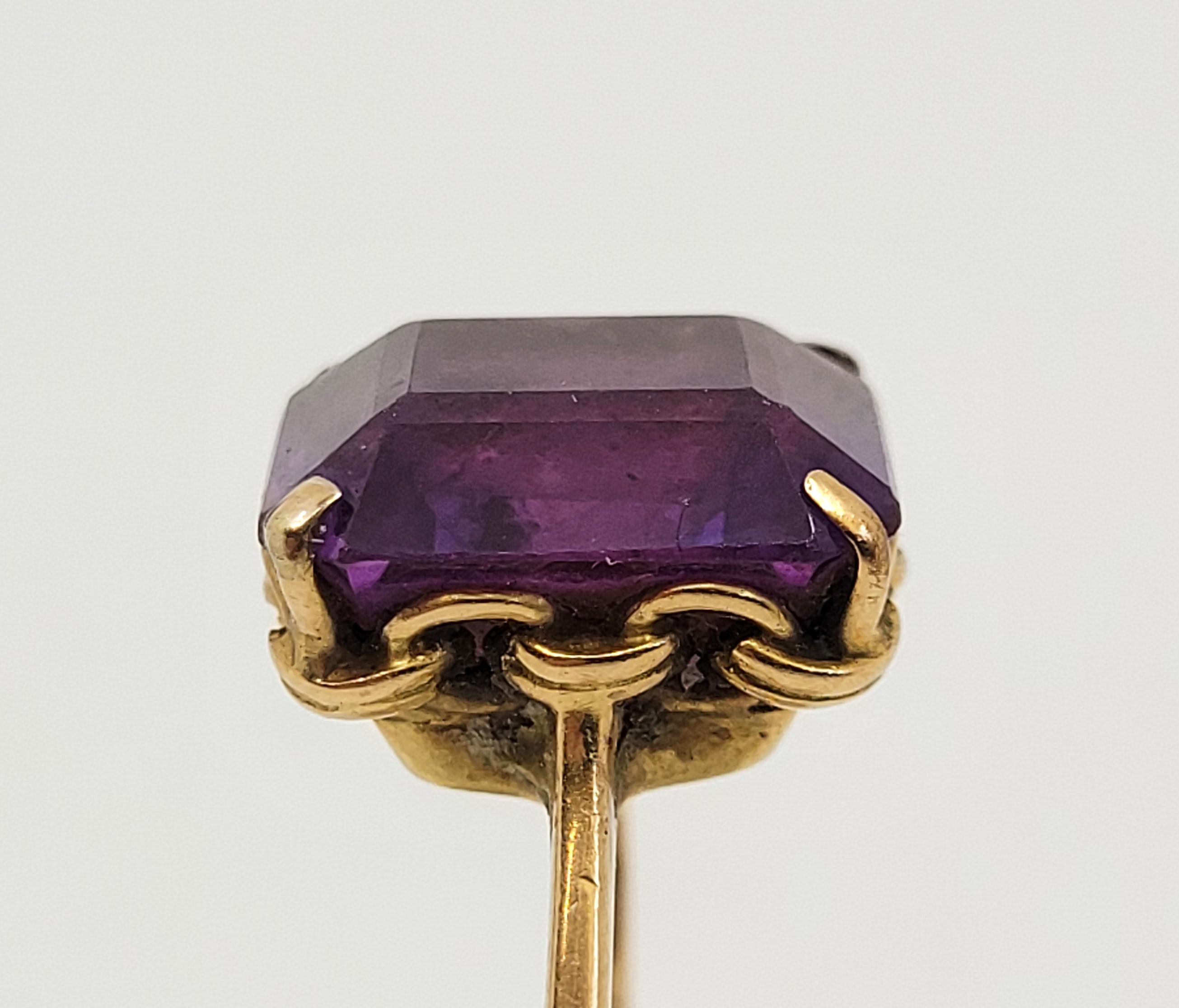 A precious yellow metal and amethyst cocktail ring, set mixed rectangular cut amethyst (yellow metal - Image 9 of 9