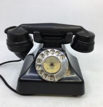 A vintage black bell telephone (GECOPHONE)