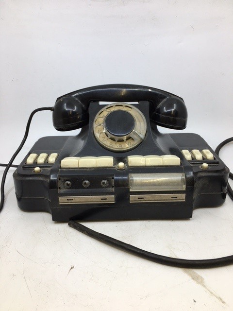 A vintage black telephone (A/F) - Image 2 of 6