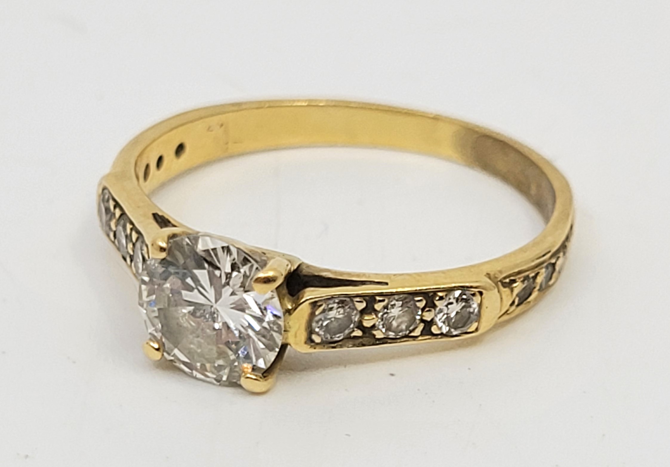 A precious yellow metal and diamond ring, four claw set round brilliant-cut diamond to centre (EDW - Image 5 of 12