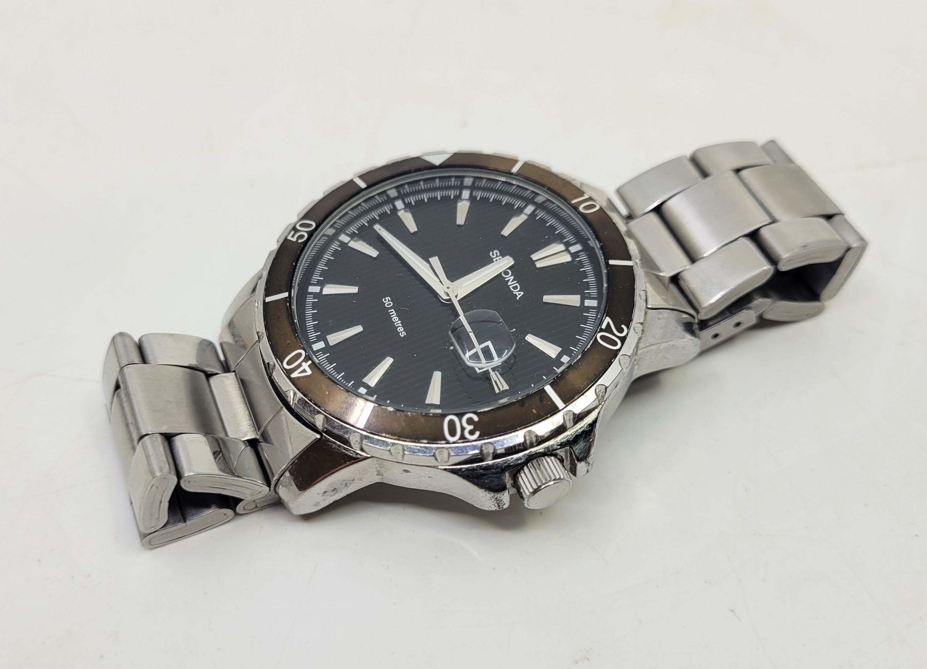 A Raymond Weil 8200 gentleman's stainless steel quartz bracelet watch, having signed black - Image 24 of 39