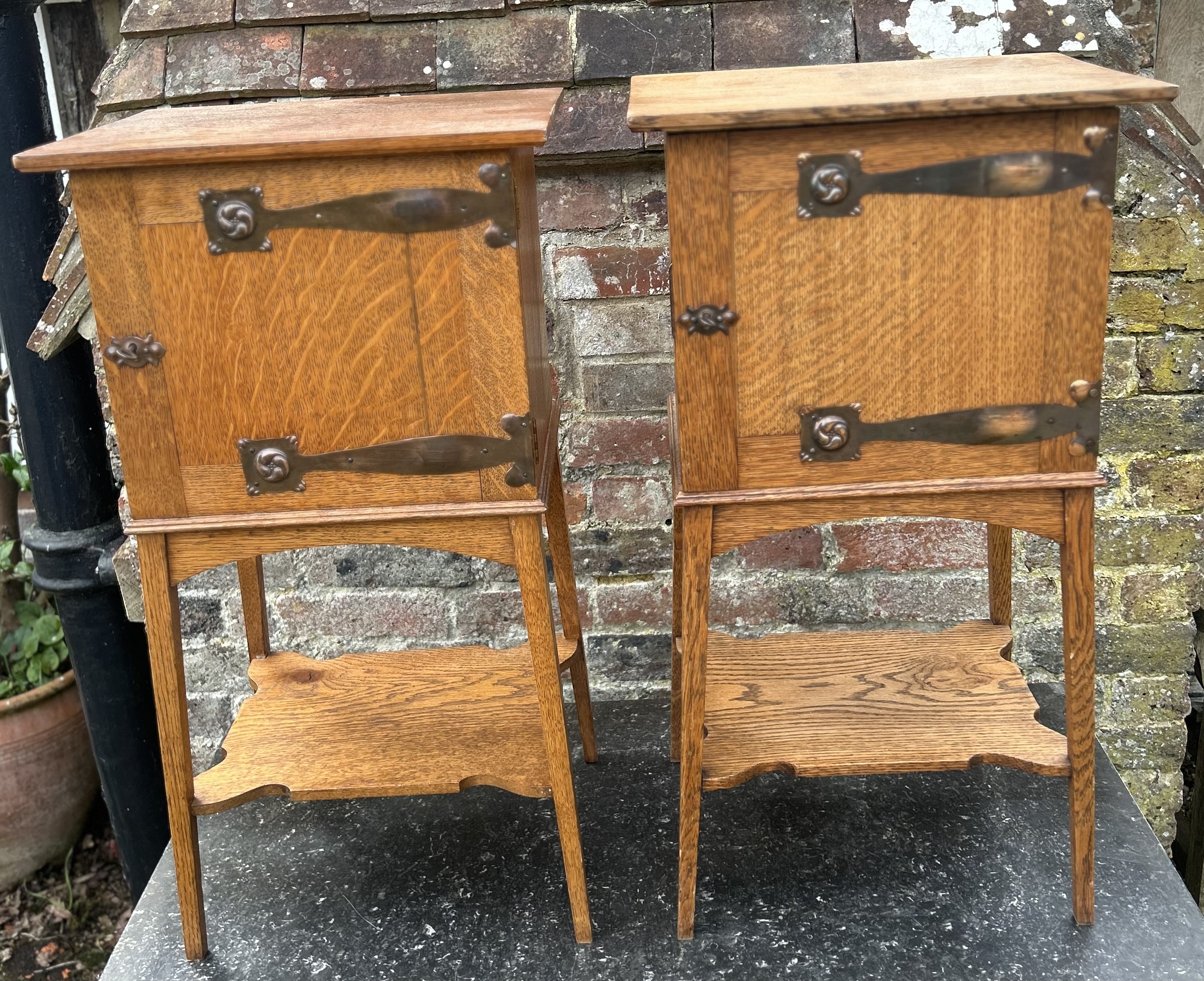 A fine pair of Arts and Crafts Liberty style  oak pot cupboards  Both in good condition no ring - Image 3 of 6