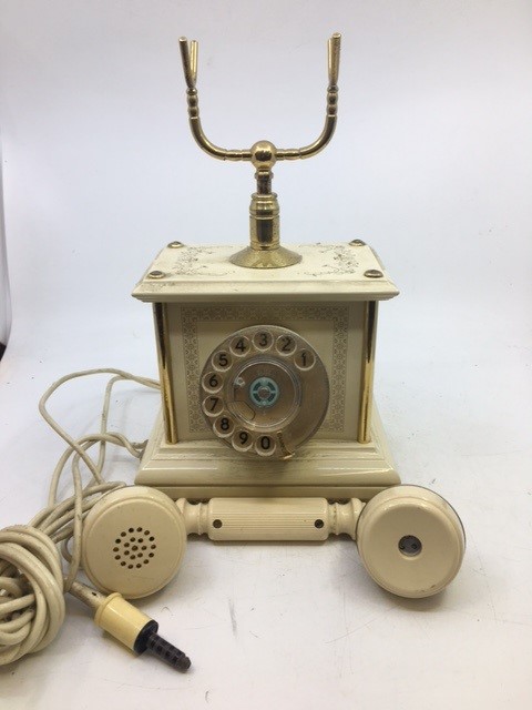 A vintage white telephone, (serial number: 05545) - Image 3 of 4