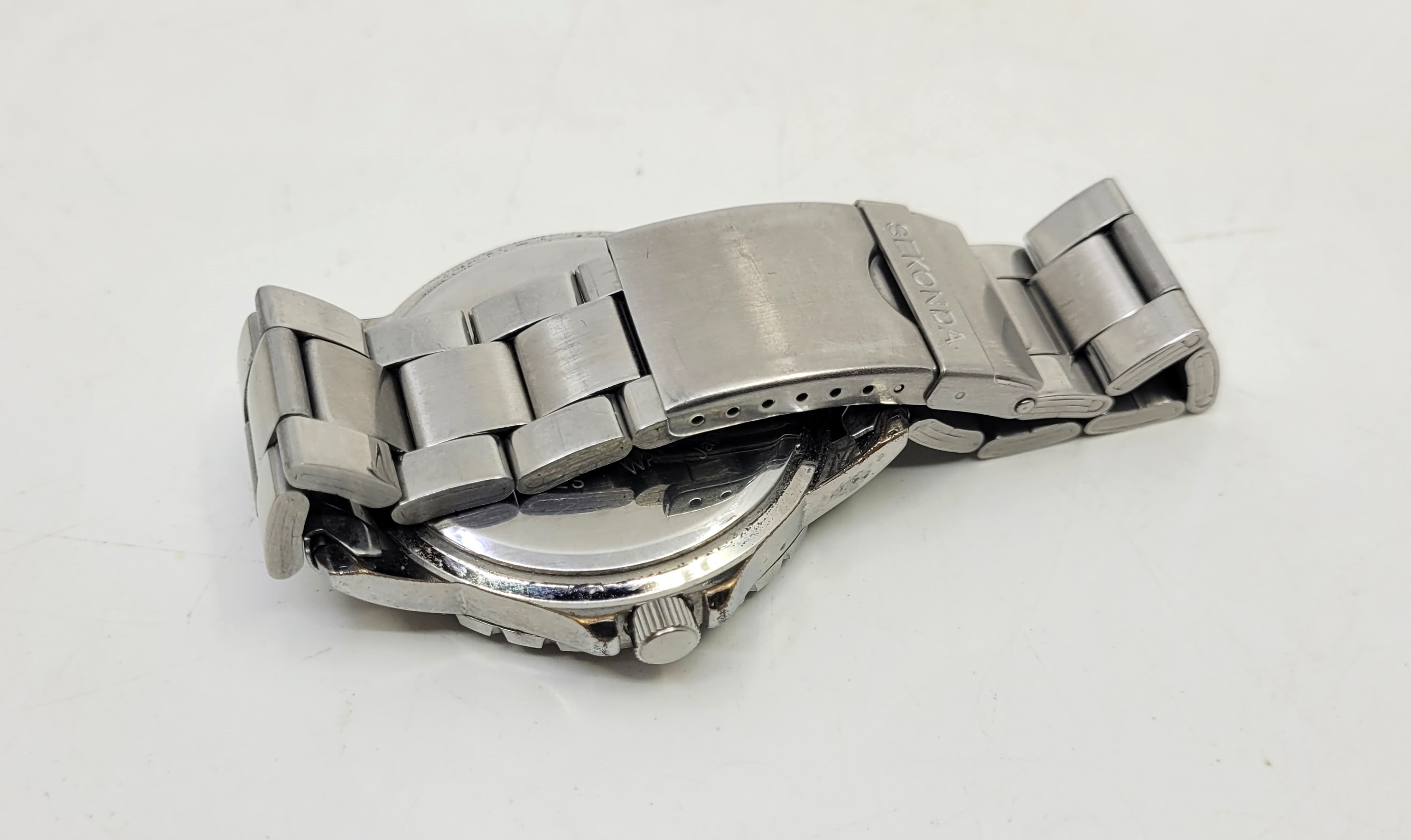 A Raymond Weil 8200 gentleman's stainless steel quartz bracelet watch, having signed black - Image 25 of 39