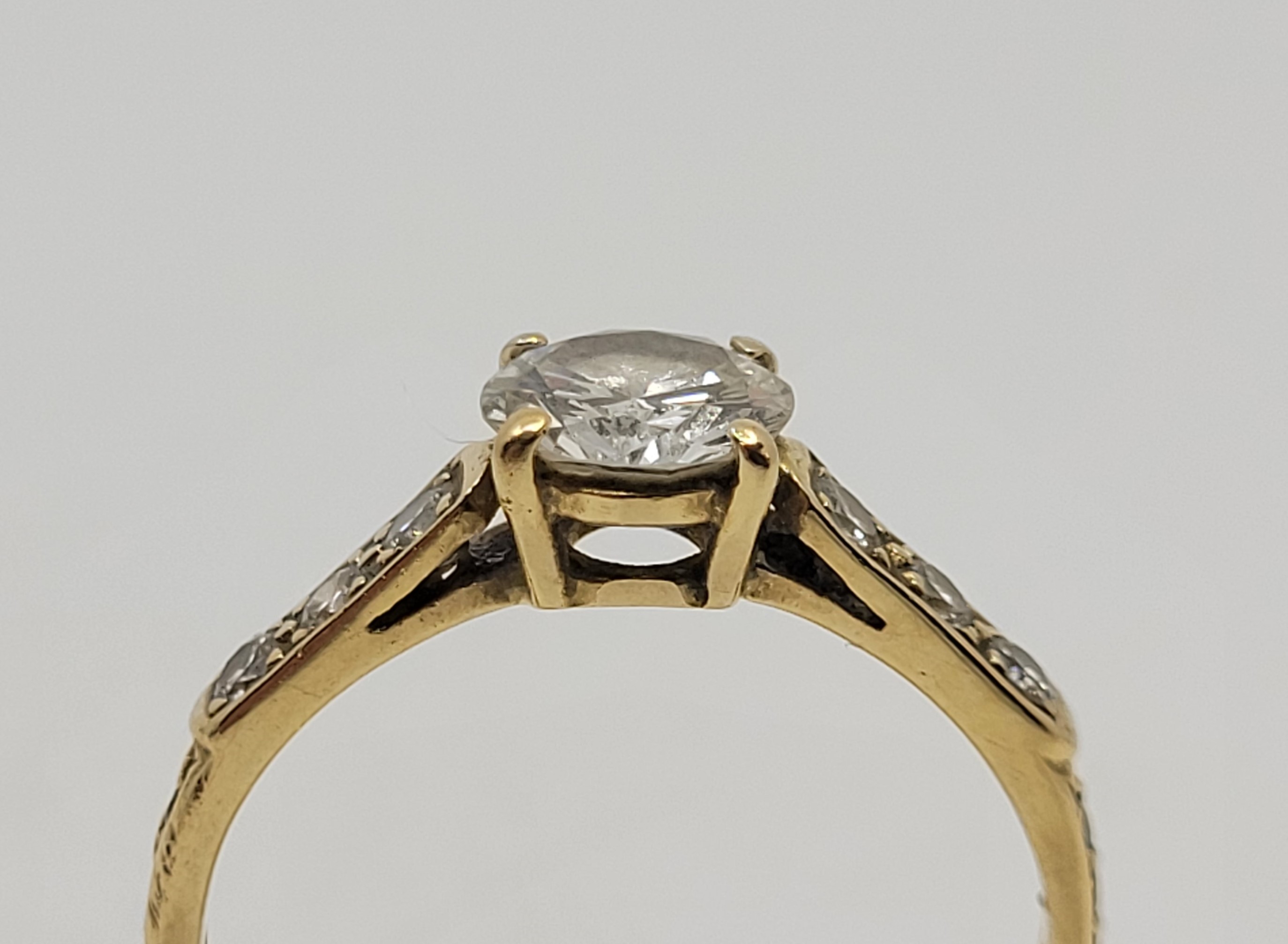 A precious yellow metal and diamond ring, four claw set round brilliant-cut diamond to centre (EDW - Image 11 of 12