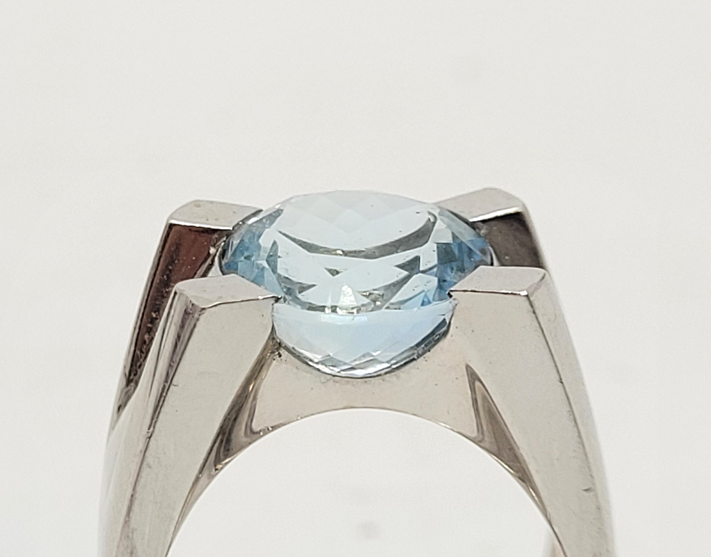 A Cartier 18ct. white gold and aquamarine ring, tension set mixed round cut aquamarine (stone - Image 4 of 24