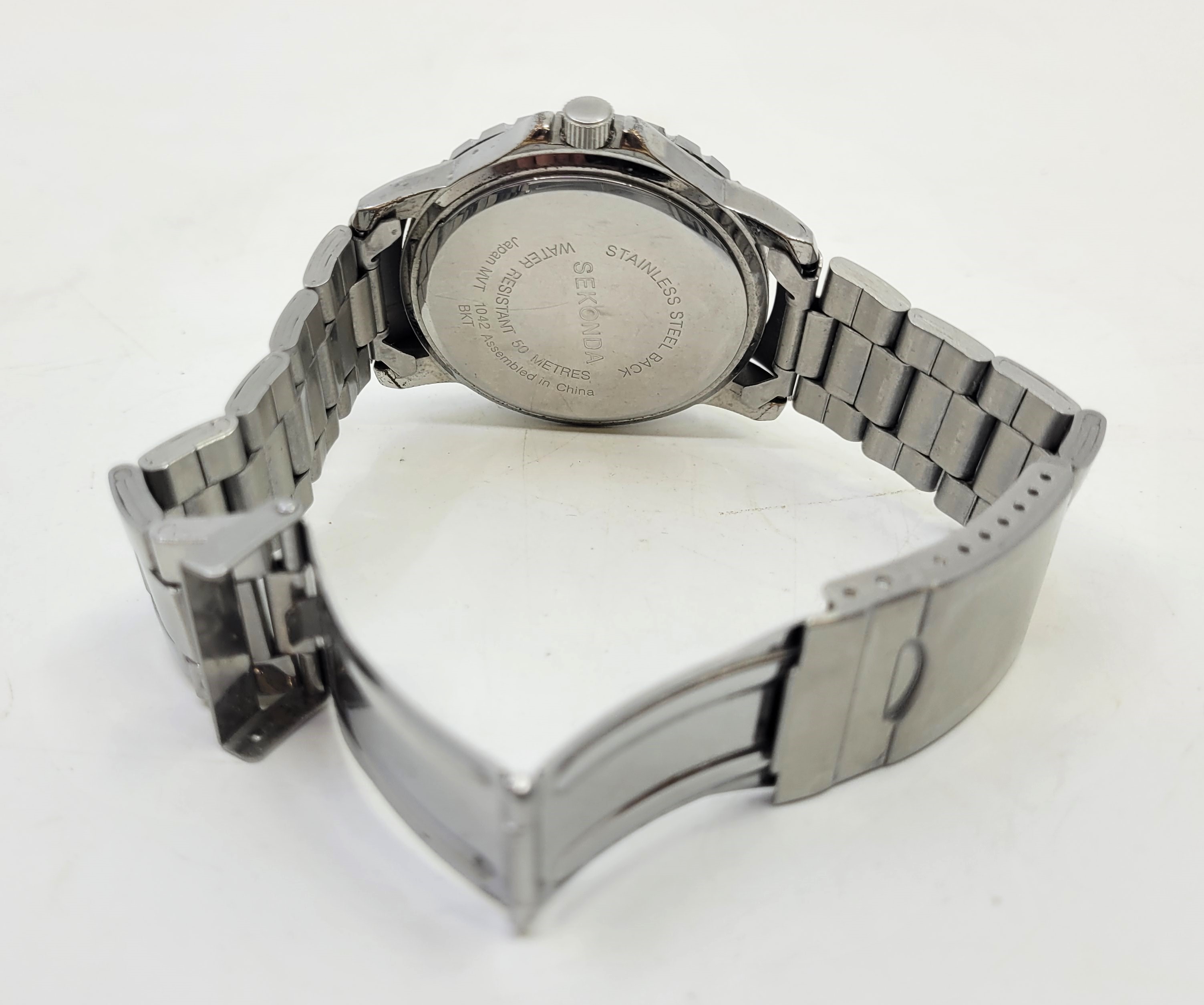 A Raymond Weil 8200 gentleman's stainless steel quartz bracelet watch, having signed black - Image 13 of 39