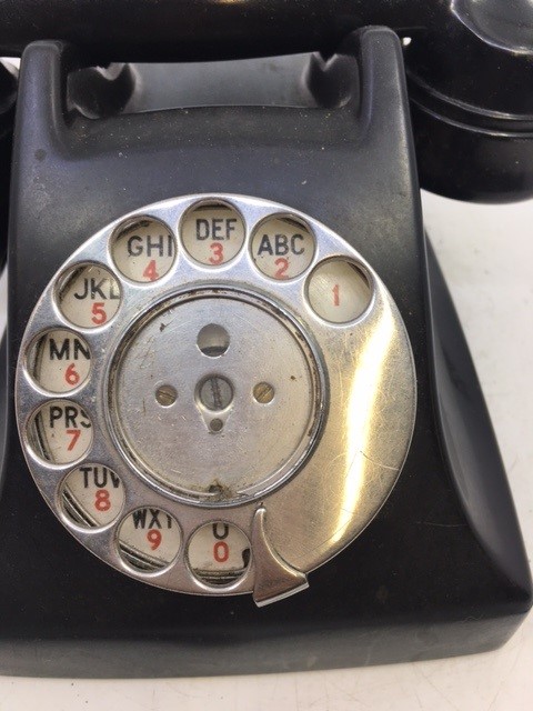 A vintage black bell telephone (164-65) (a/f) - Image 2 of 5