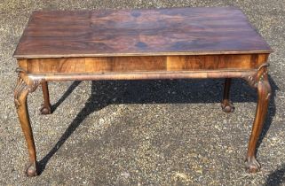 An early 20th cent Queen anne Style large walnut table