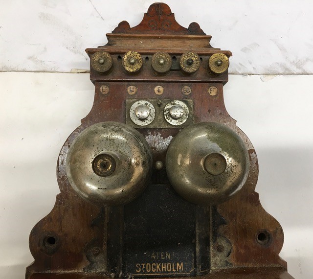 A vintage ERICSSON & CO telephone (a/f) - Image 2 of 6