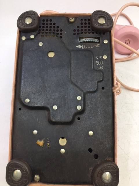 A vintage pink bell telephone (WESTERN ELECTRIC) (C/D, 500, 1-59) - Image 4 of 4