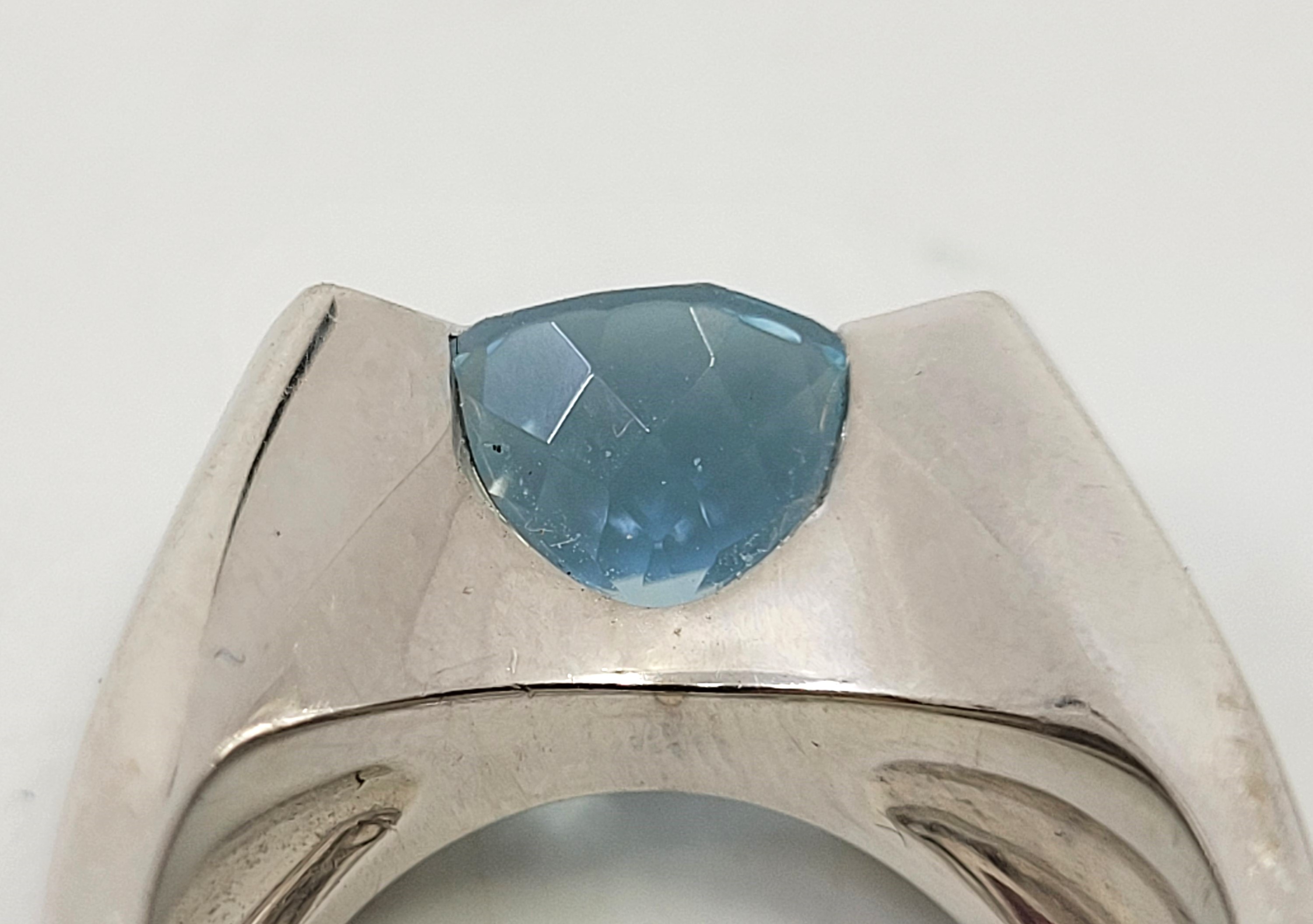 A Cartier 18ct. white gold and aquamarine ring, tension set mixed round cut aquamarine (stone - Image 13 of 24