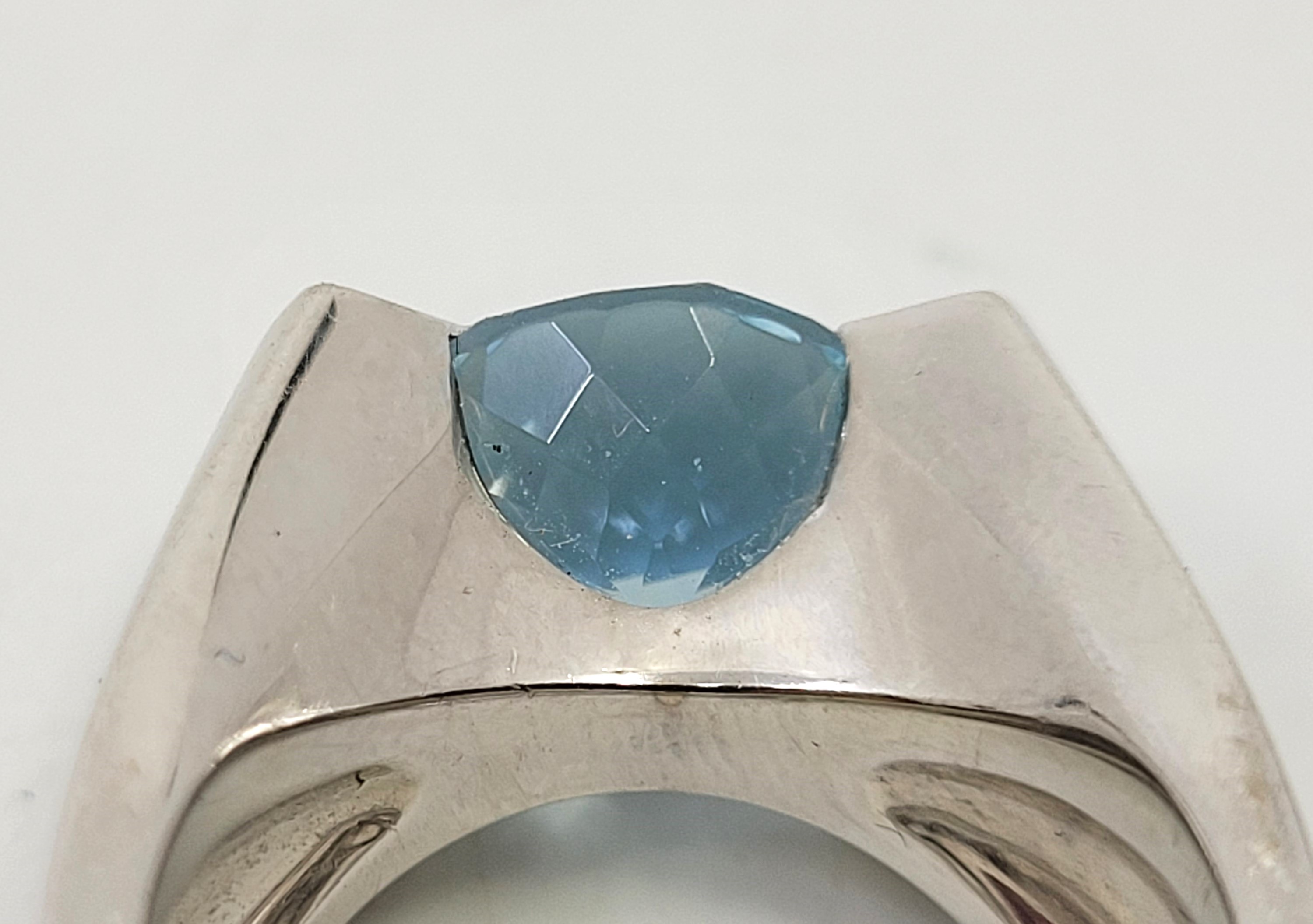 A Cartier 18ct. white gold and aquamarine ring, tension set mixed round cut aquamarine (stone - Image 5 of 24