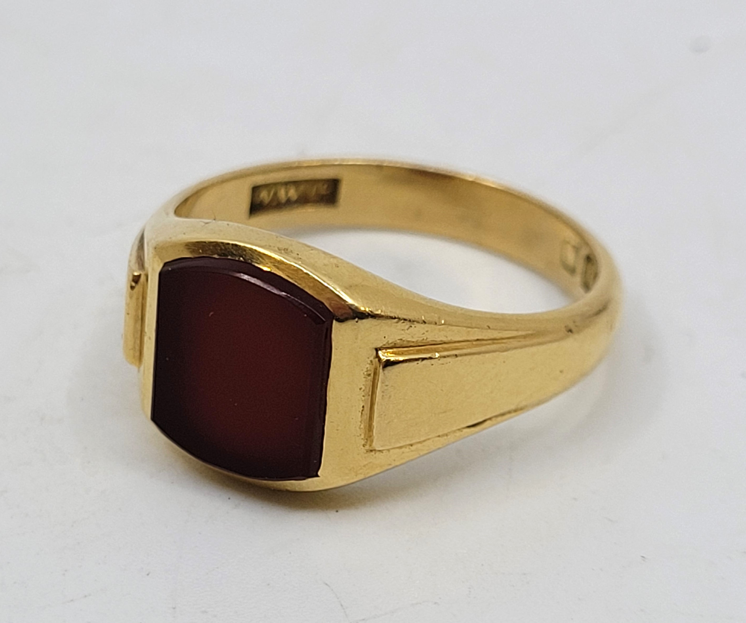 An 18ct. gold and carnelian signet ring, London 1958, size UK X 1/2. (gross weight 10.5g) - Image 2 of 9