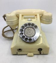 A vintage white bell telephone (L.11576, A3, 332.L.H54/2A) (C.P.O. BATCH SPECIAL 4402)