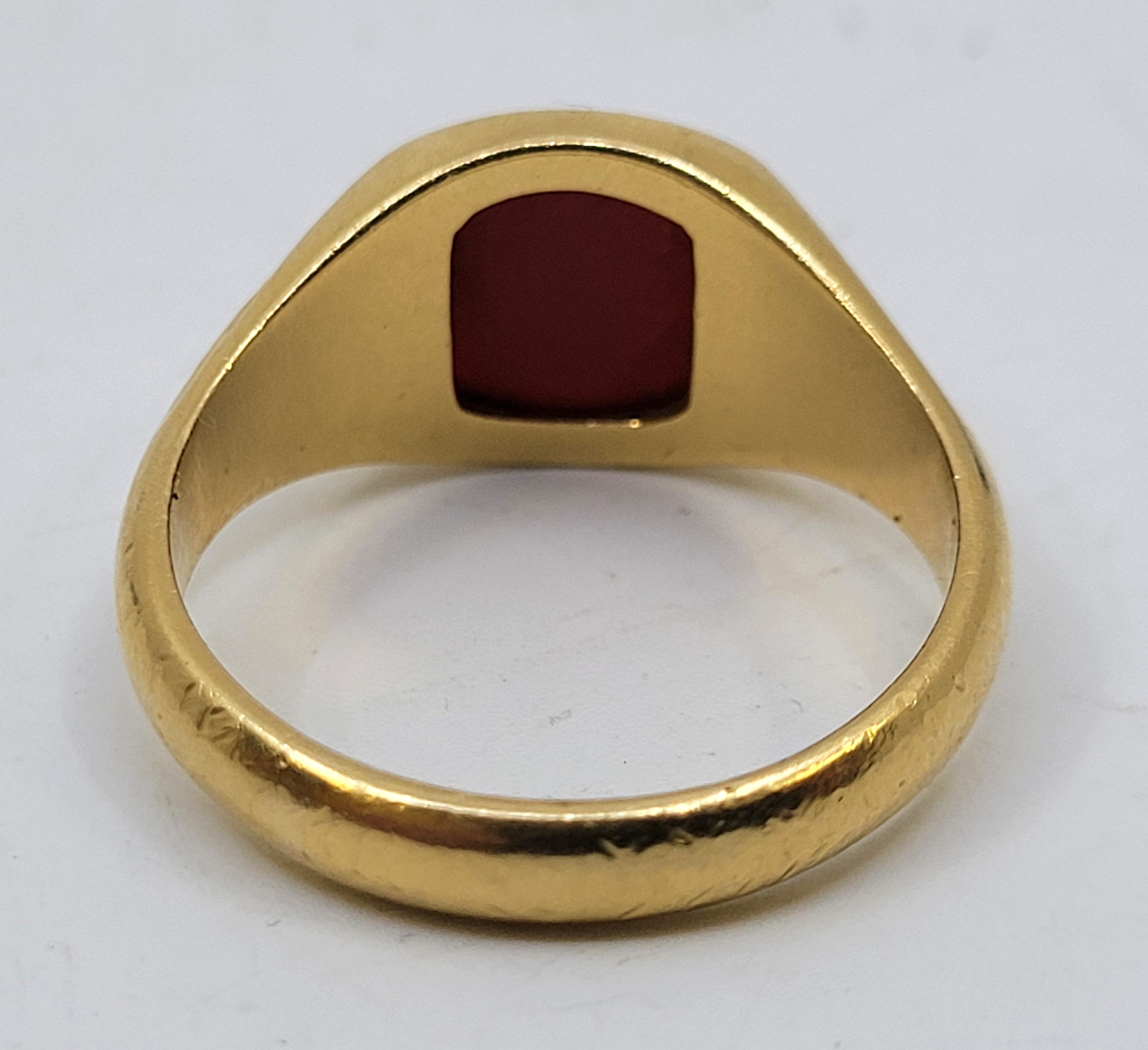 An 18ct. gold and carnelian signet ring, London 1958, size UK X 1/2. (gross weight 10.5g) - Image 9 of 9