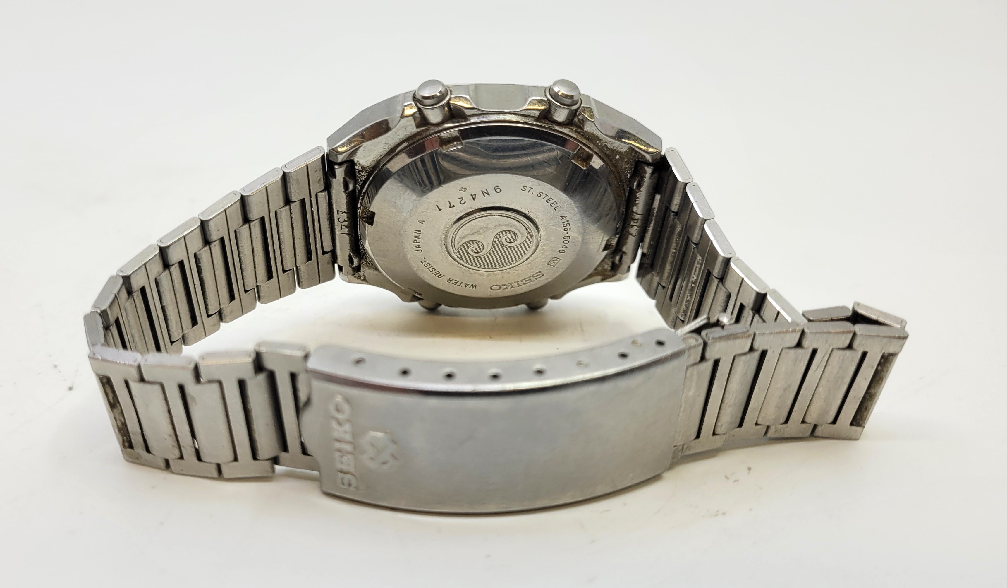A Seiko A156-5040 Sports 100 solar powered LCD stainless steel wrist watch, c.1979, with Seiko - Image 3 of 9