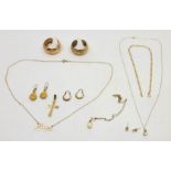 A collection of 9ct. gold jewellery, to include; a pair of 9ct. gold drop earrings, hook fitting,