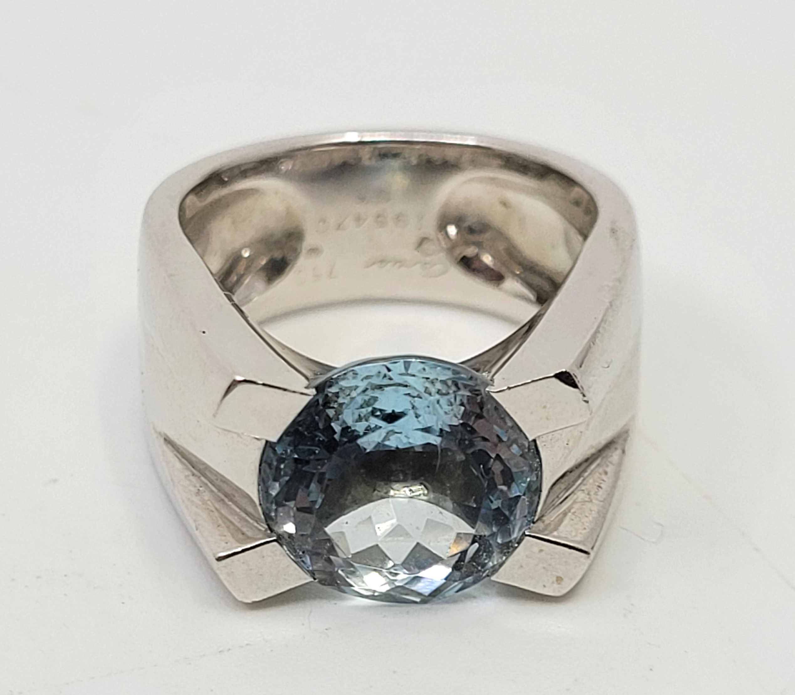 A Cartier 18ct. white gold and aquamarine ring, tension set mixed round cut aquamarine (stone - Image 10 of 24