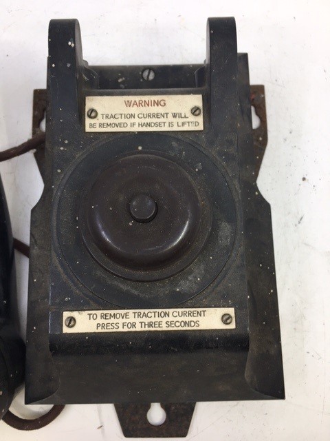 A vintage black bell telephone (a/f) - Image 2 of 5