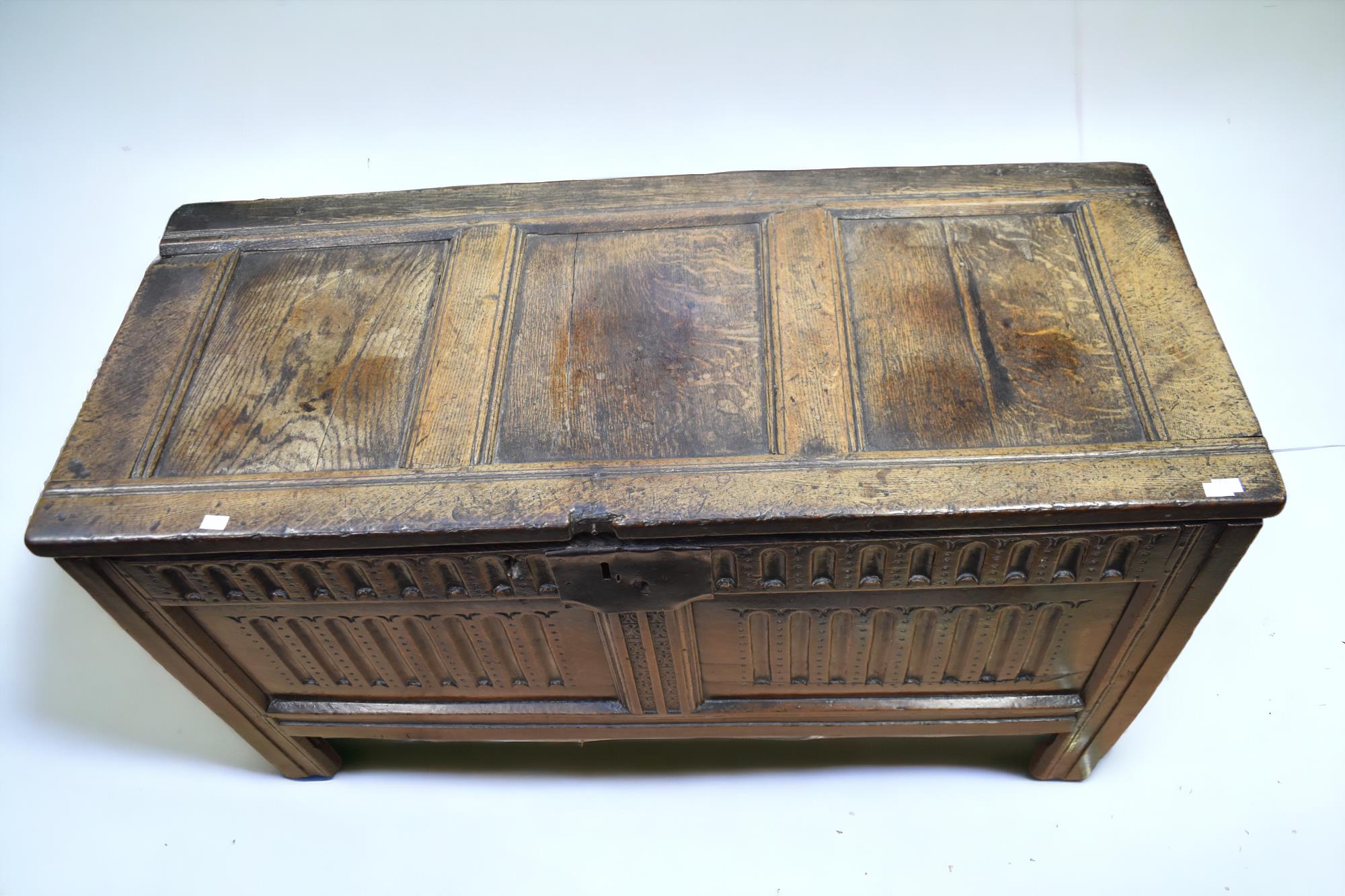 A mid 17th English solid oak coffer, originating from the West Midlands area, comprising of three - Image 4 of 8