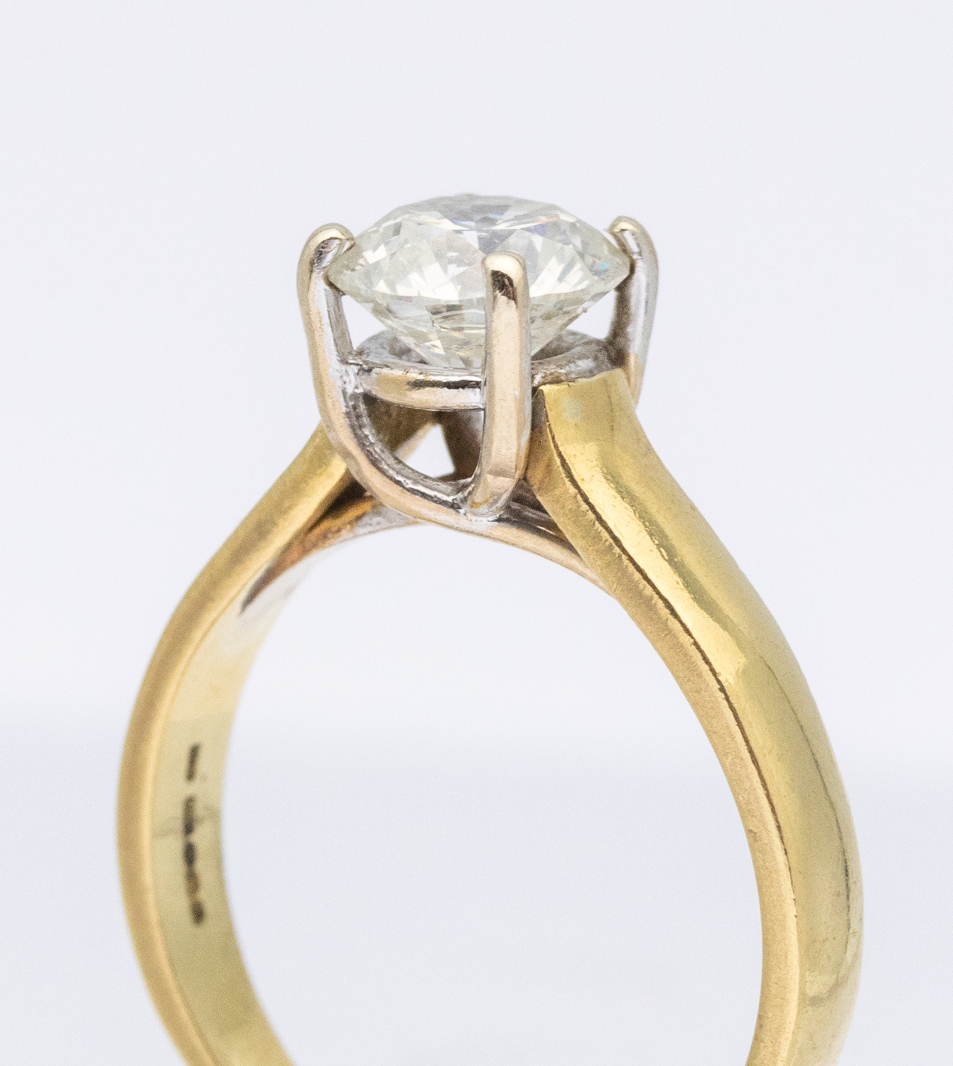 A 1.50 carat diamond and 18ct gold solitaire ring, comprising a round brilliant cut diamond weighing - Bild 2 aus 6