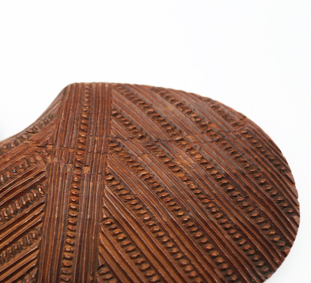 A 20th century New Zealand Maori carved "Wahaika" hand club, approx 36cm long - Image 5 of 5