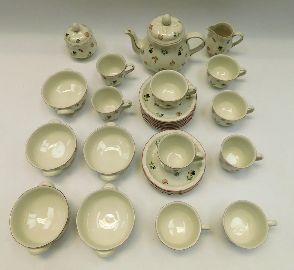 Villeroy and Boch 'Petite Fleur' part service of teapot, milk jug, sugar bowl, soup bowls, - Image 2 of 3