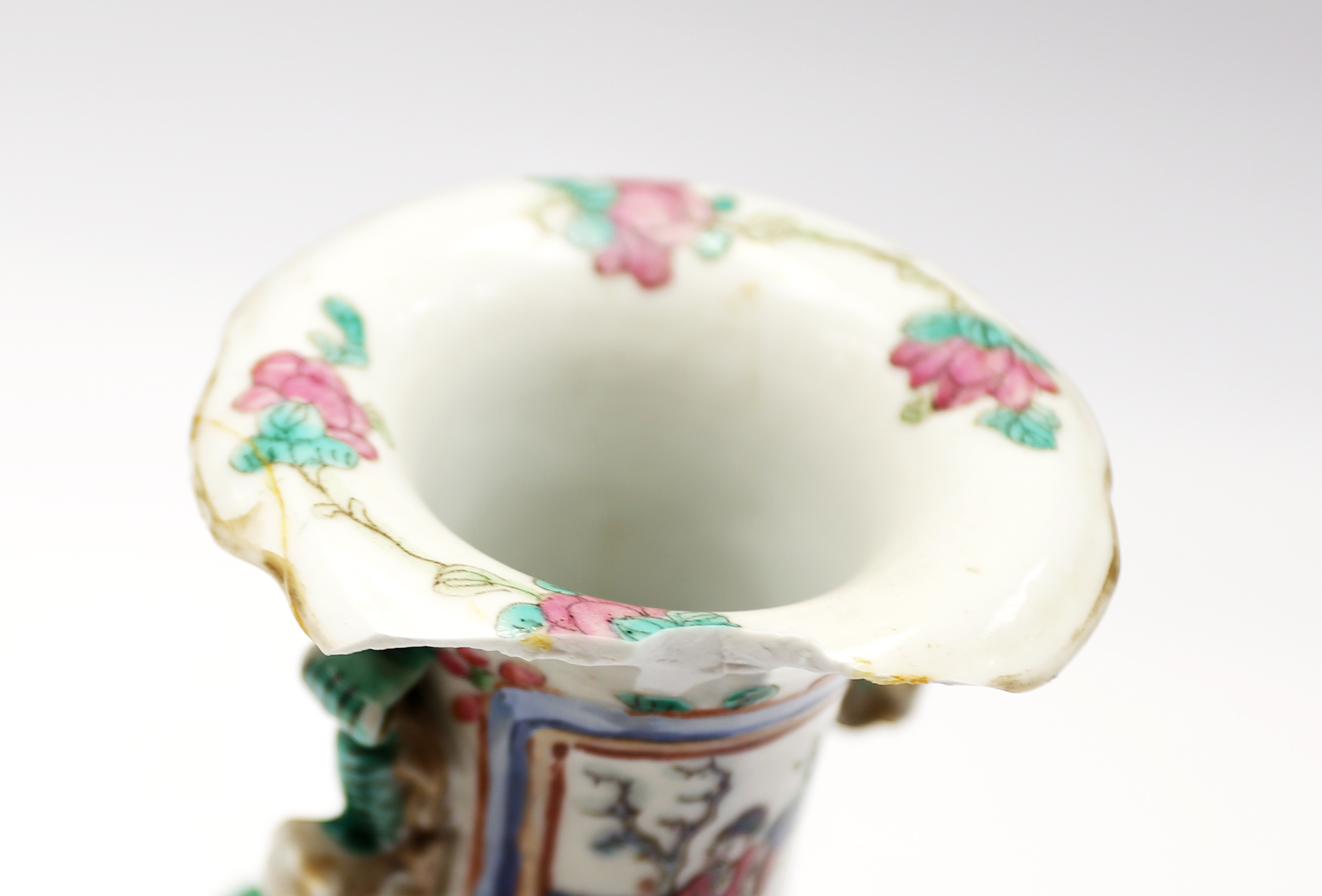 A collection of Chinese and Japanese porcelain items to include vases, pots and dishes along with - Image 8 of 12