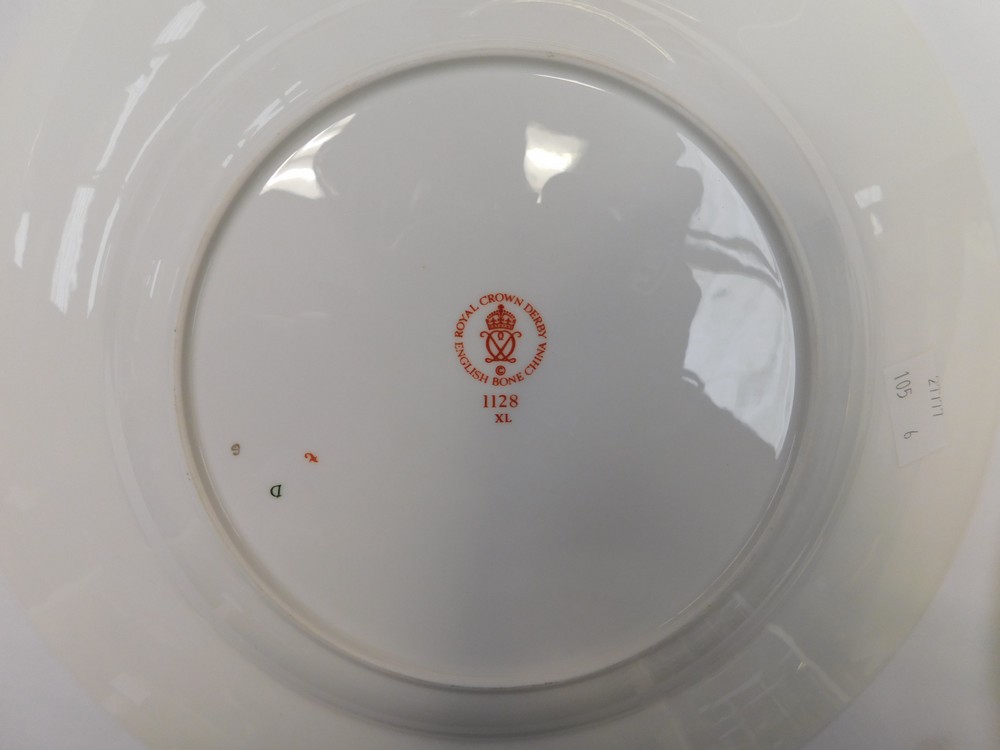Six Royal Crown Derby 1128 imari 10 1/2" dinner plates, 1st quality. - Image 3 of 3