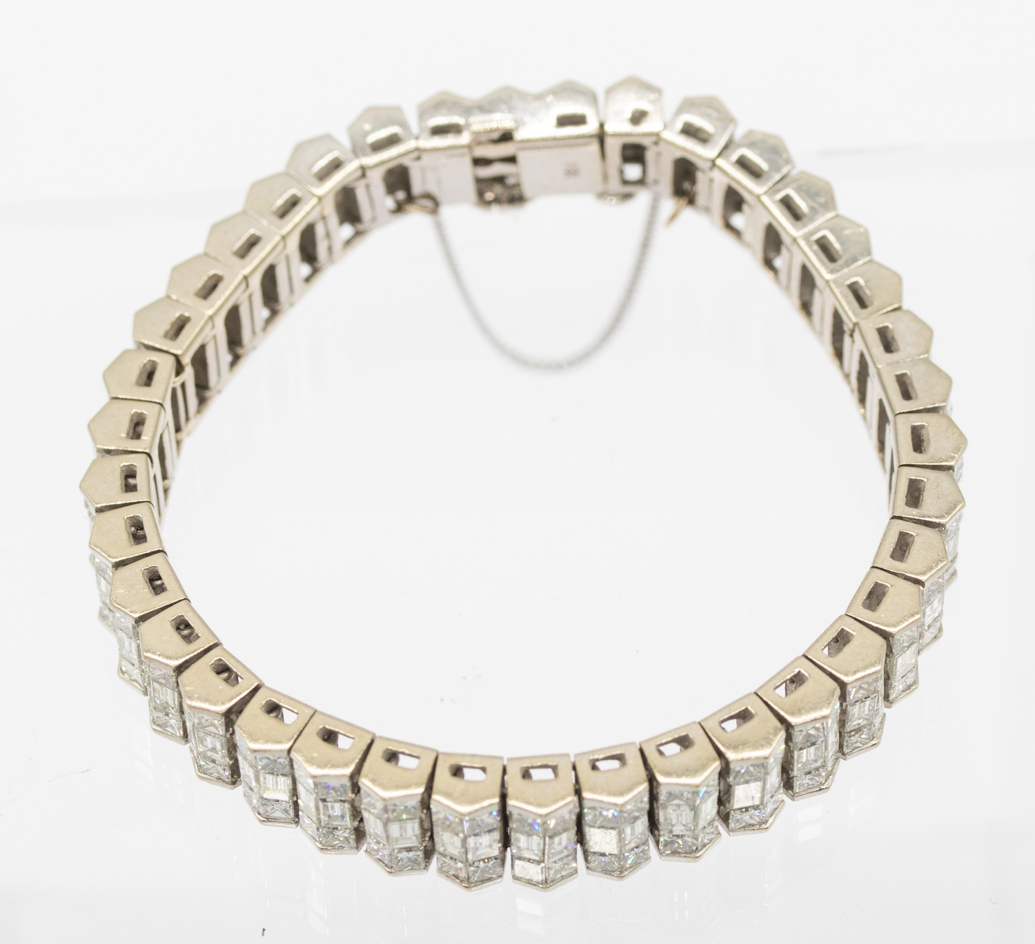 A diamond and 18ct white gold line bracelet with an estimated diamond weight approx 19.45 carats, - Bild 2 aus 8