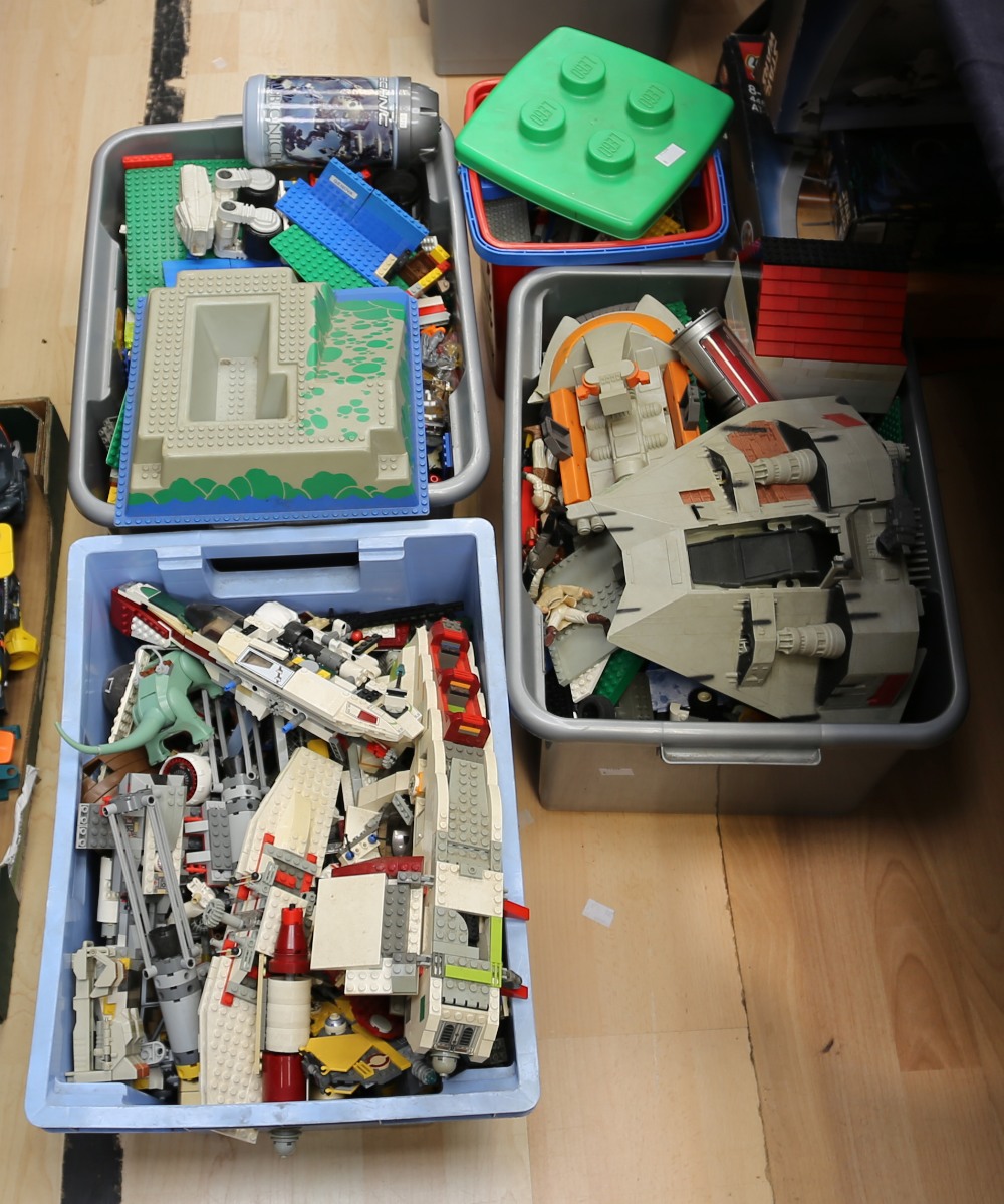 Lego: A large quantity of unboxed, unsorted Lego, within six boxes, to include Star Wars interest, - Bild 3 aus 3