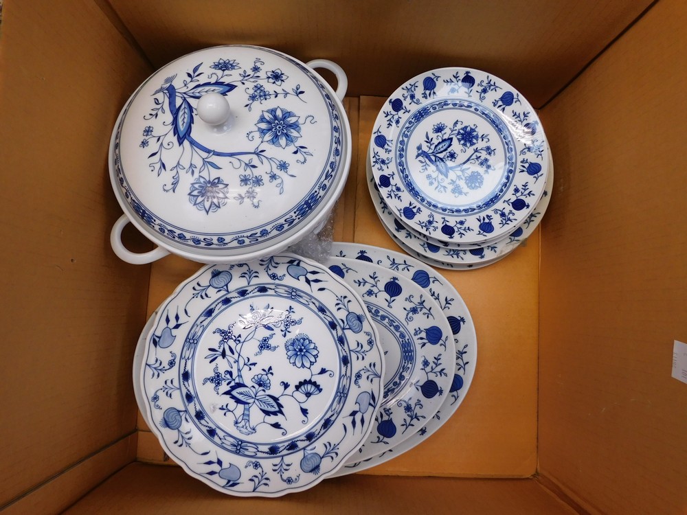 A collection of Royal Copenhagen and Weiden West German porcelain dinner and tea wares, most in good - Image 2 of 4