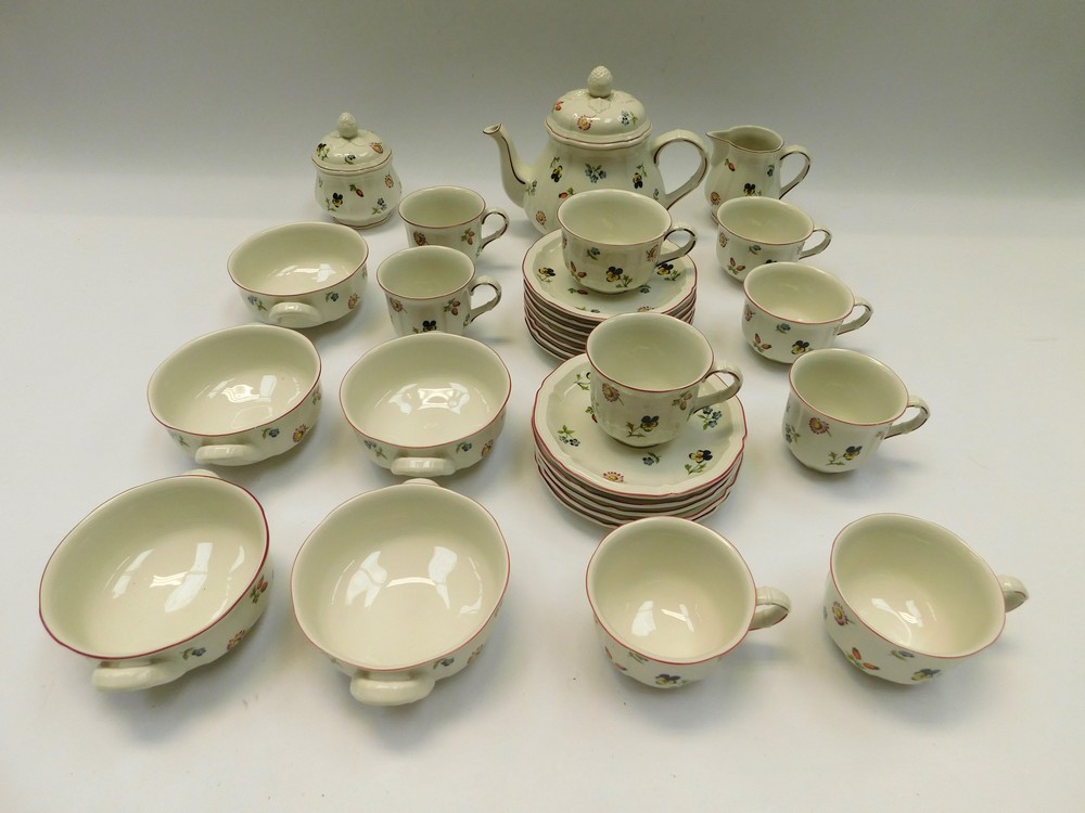 Villeroy and Boch 'Petite Fleur' part service of teapot, milk jug, sugar bowl, soup bowls,