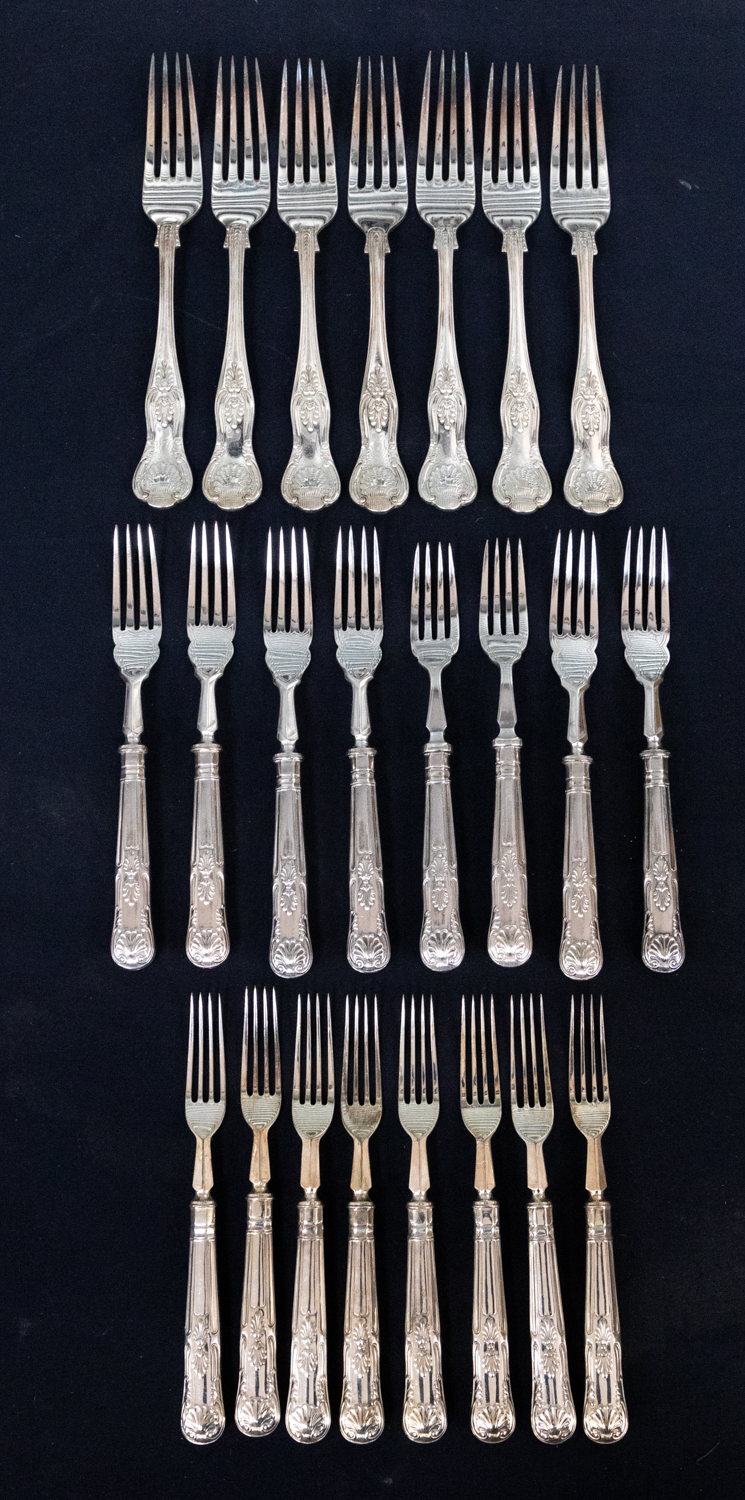 A matching Kings pattern silver plated eight place setting cutlery set consisting of various - Image 2 of 3