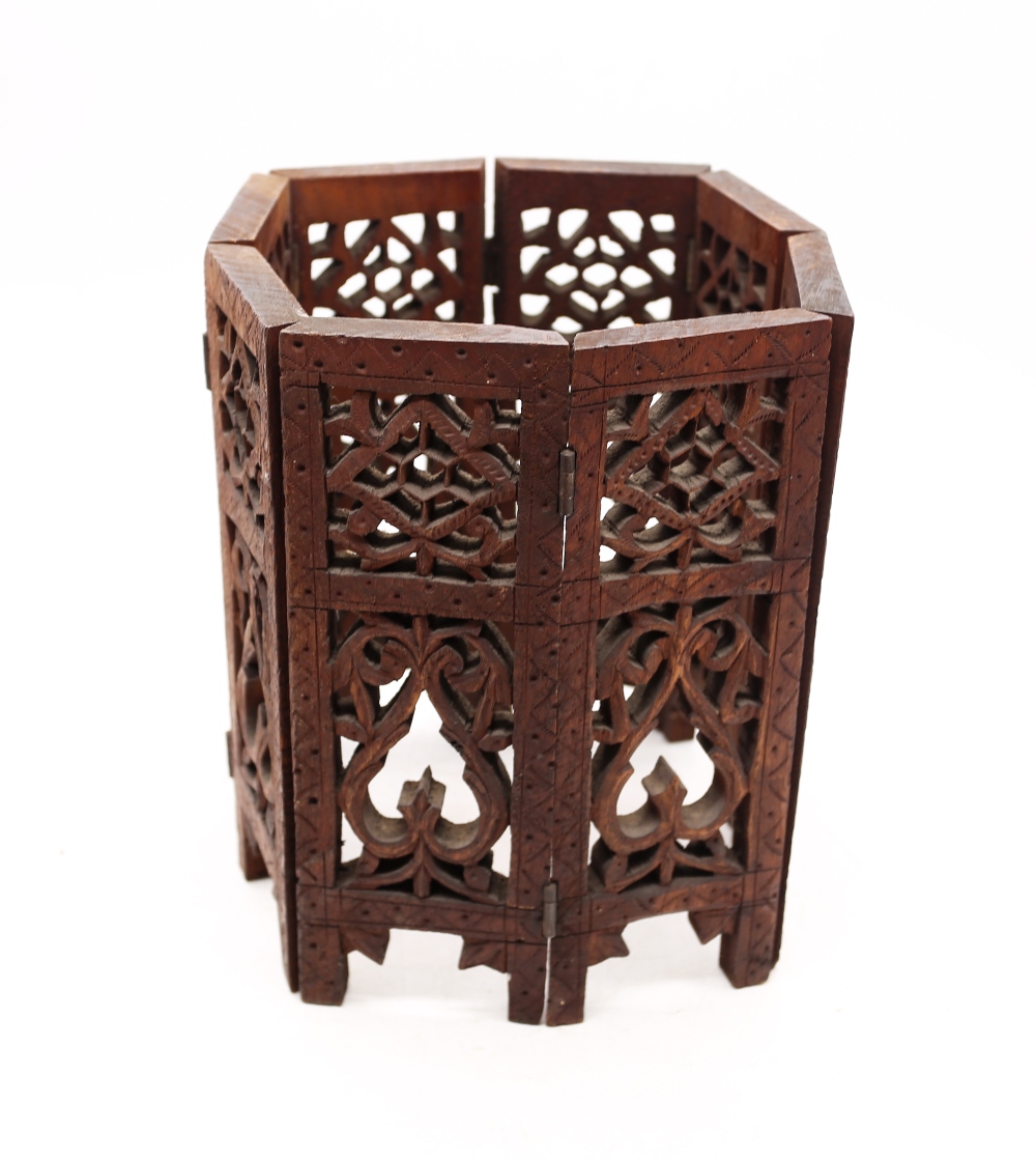 A Indian carved miniature table/stand in hardwood. - Image 4 of 4