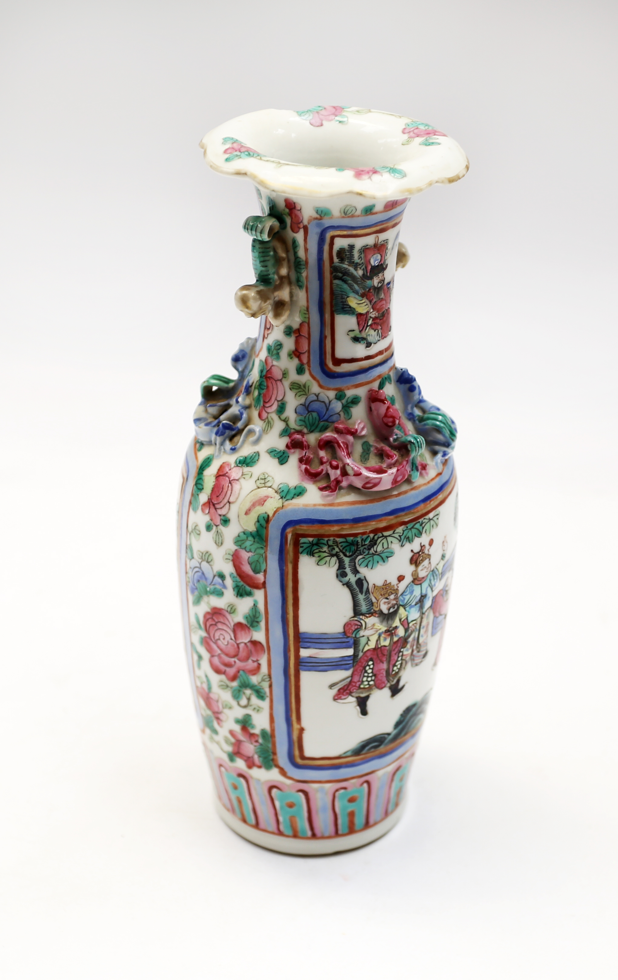 A collection of Chinese and Japanese porcelain items to include vases, pots and dishes along with - Image 5 of 12