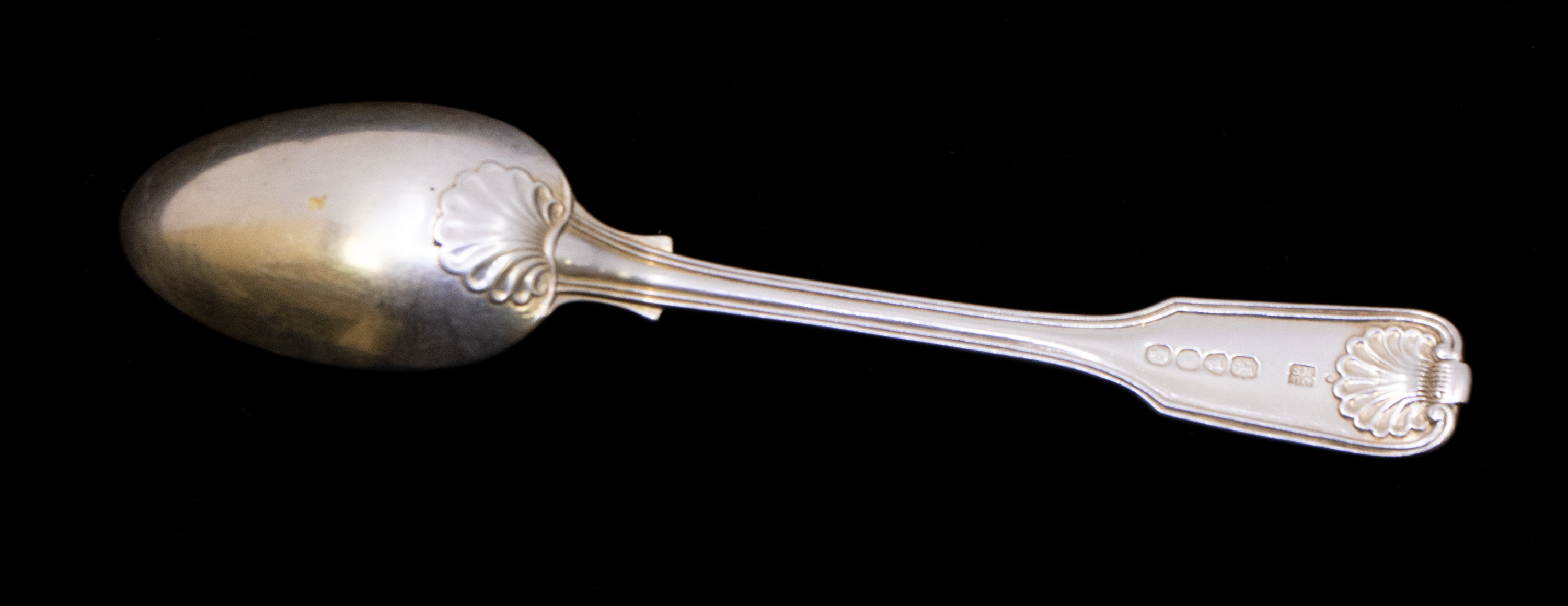 A set of six Victorian silver dessert spoons in the fiddle, thread and shell pattern, each - Image 4 of 4