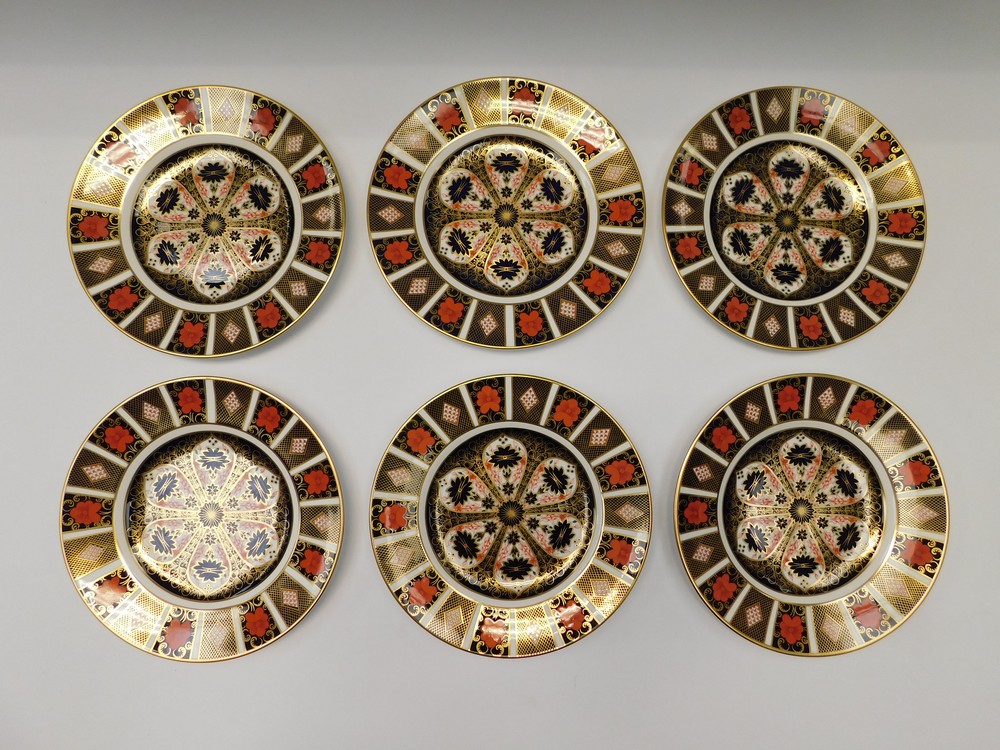Six Royal Crown Derby 1128 imari 10 1/2" dinner plates, 1st quality. - Image 2 of 3