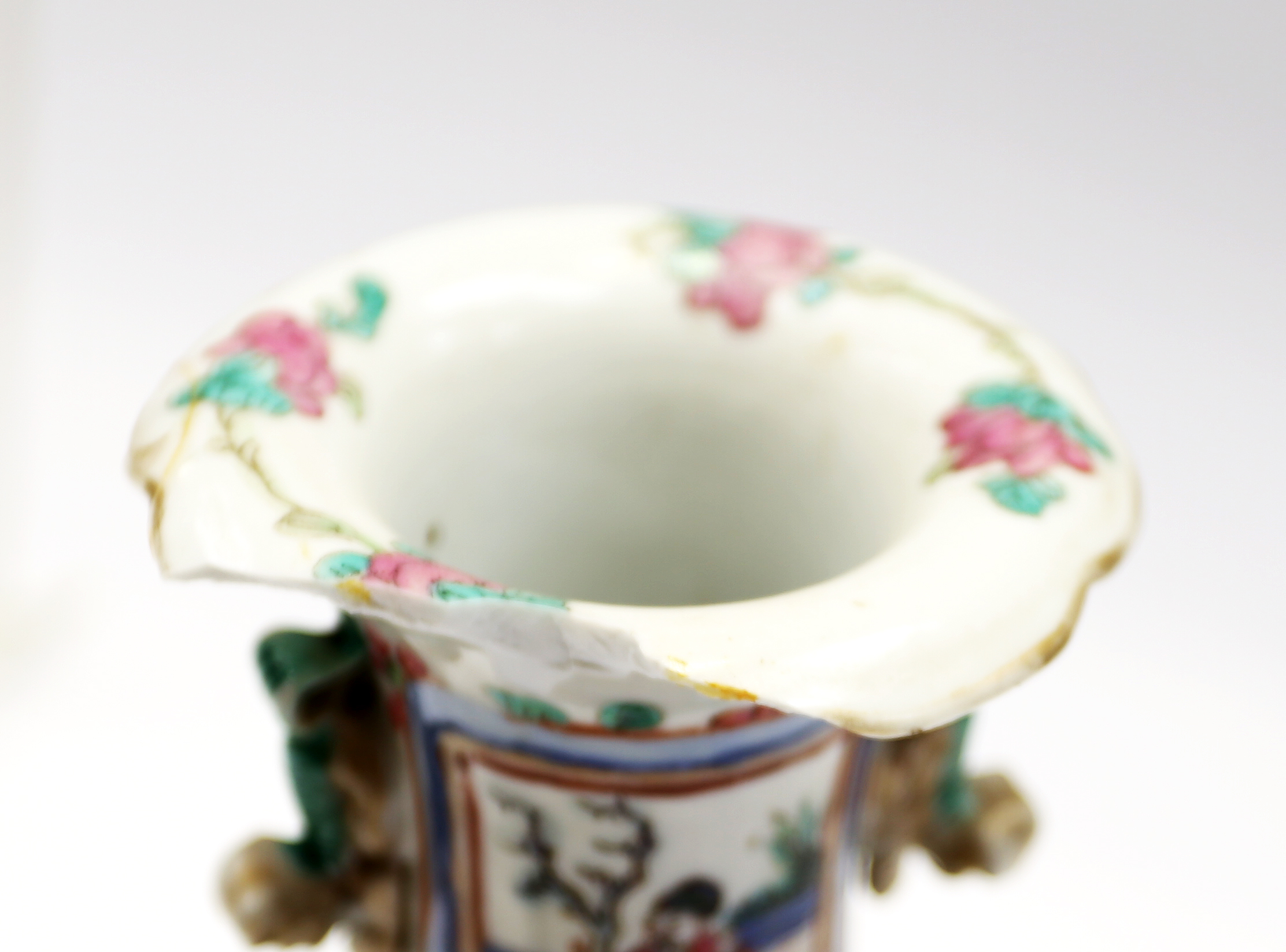 A collection of Chinese and Japanese porcelain items to include vases, pots and dishes along with - Image 9 of 12