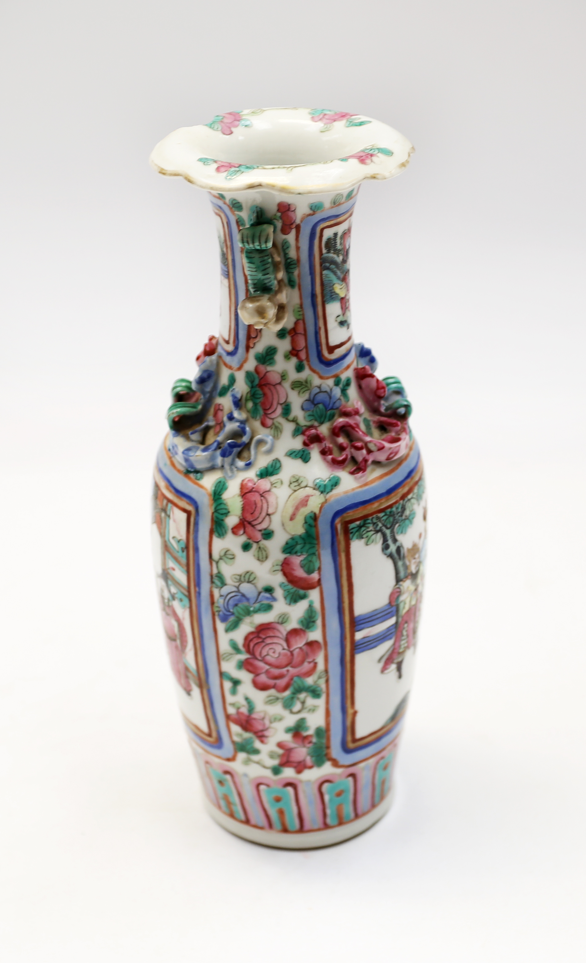 A collection of Chinese and Japanese porcelain items to include vases, pots and dishes along with - Image 6 of 12