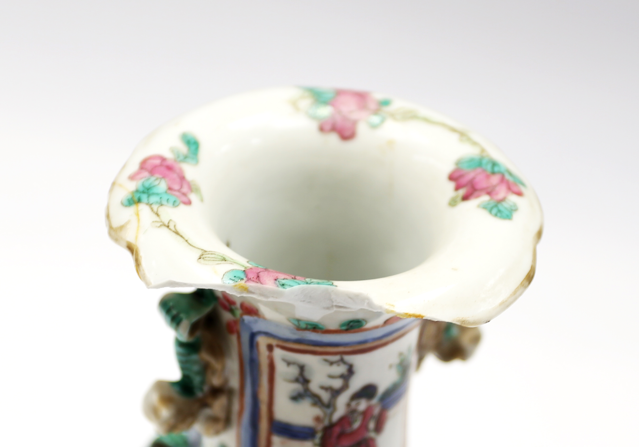 A collection of Chinese and Japanese porcelain items to include vases, pots and dishes along with - Image 7 of 12