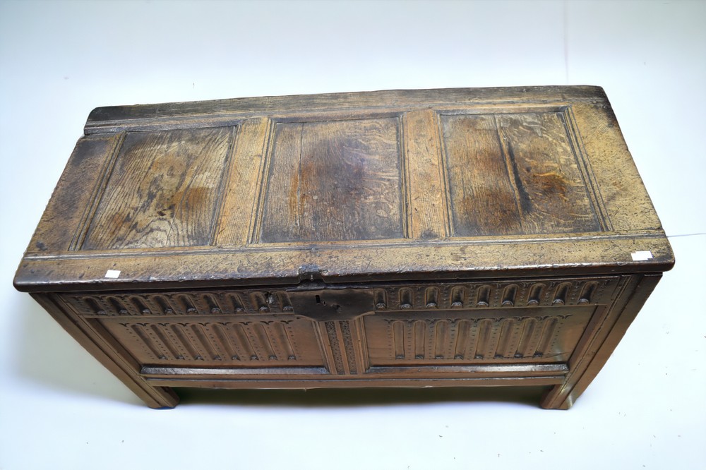 A mid 17th English solid oak coffer, originating from the West Midlands area, comprising of three - Image 3 of 8