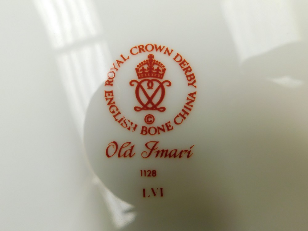 A single Royal Crown Derby 2nd quality Imari patterned dinner plate. - Image 3 of 3