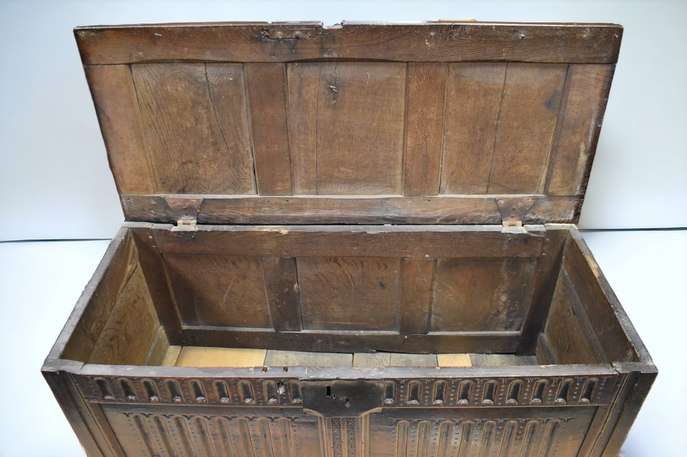 A mid 17th English solid oak coffer, originating from the West Midlands area, comprising of three - Image 6 of 8