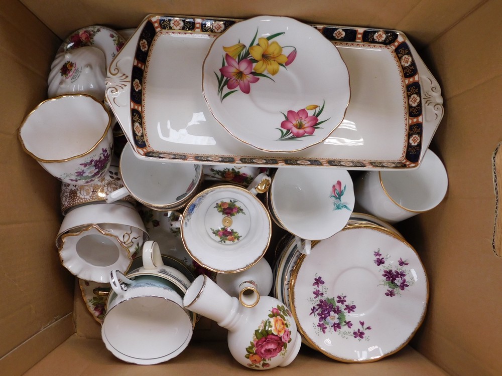 A mixed collection of ceramics to include; small quantity of Royal Albert 'Old Country Roses', - Image 4 of 5